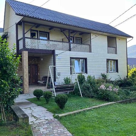 Садиба Сніжок Bed and Breakfast Yaremche Exterior foto